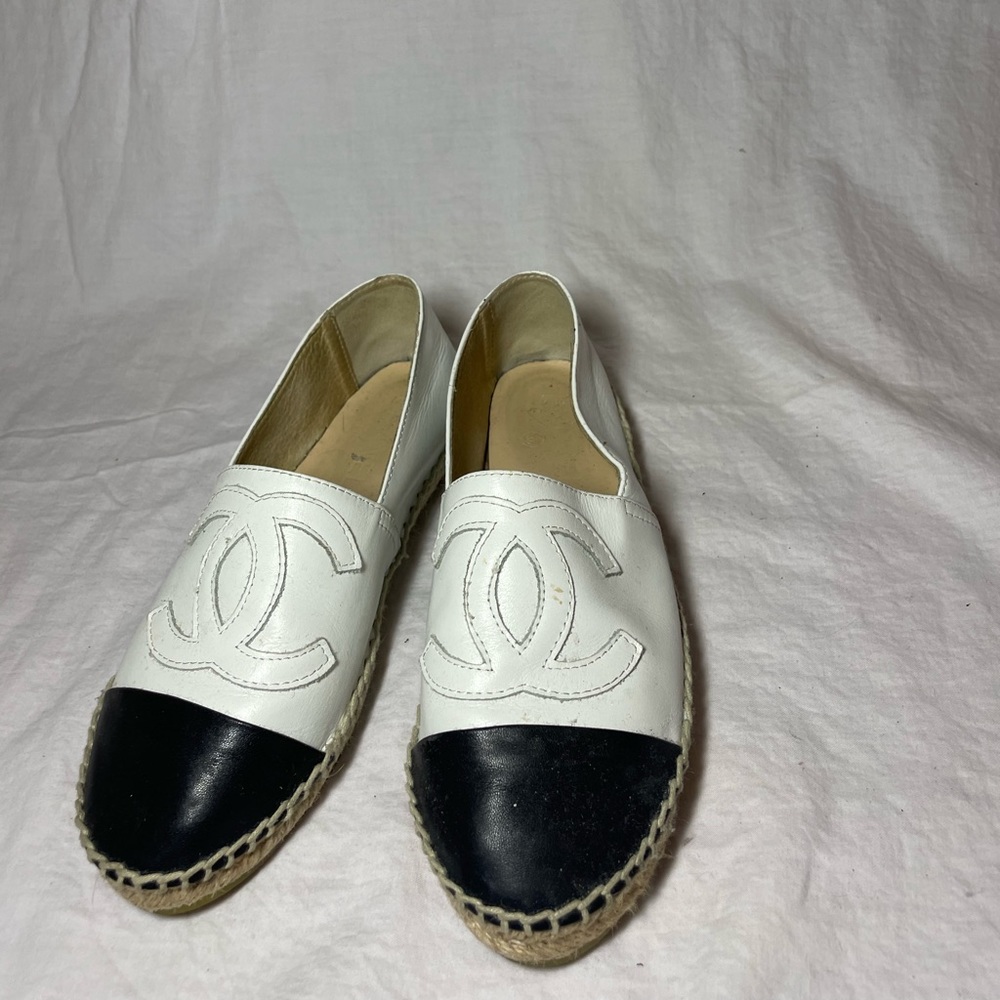 Size 5 White Chanel Flats